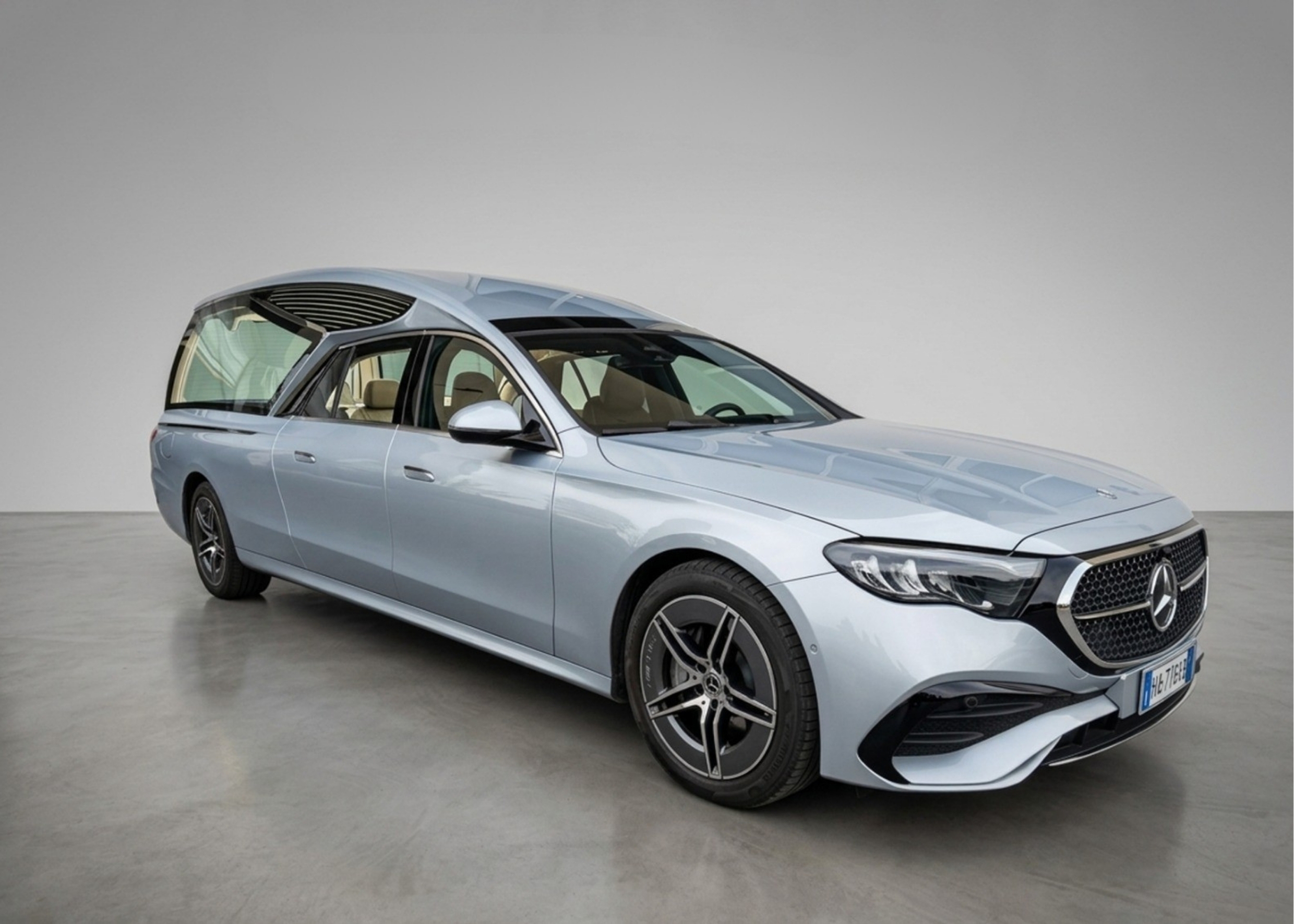 Carro funebre Mercedes nuovo